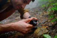 person taking a photo of a lizard with ACFLOW Snap