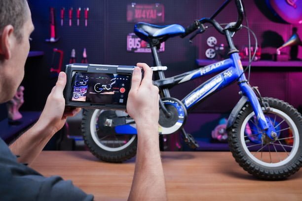 man creating a 3d model of a bike with MIRACO 3D