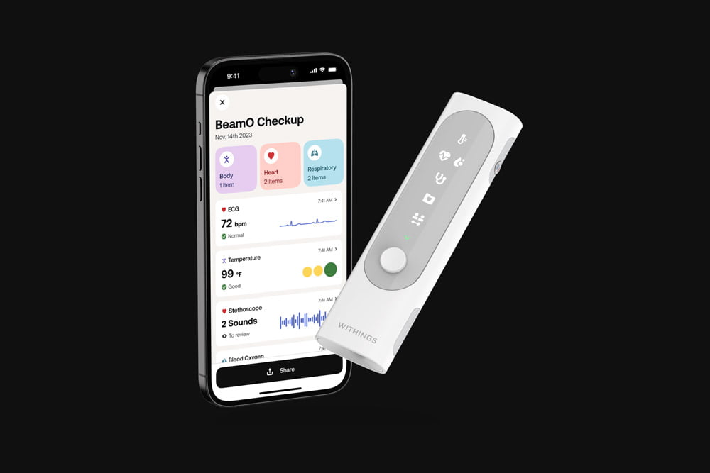 Smartphone and BeamO device displaying health checkup results