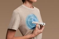 BeamO in hand with a detailed holographic lung visualization