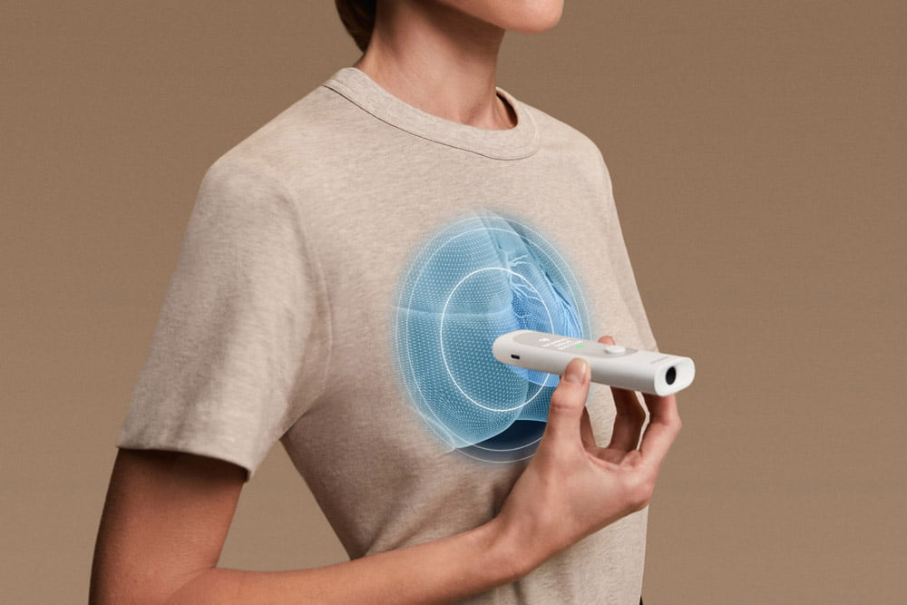 BeamO in hand with a detailed holographic lung visualization