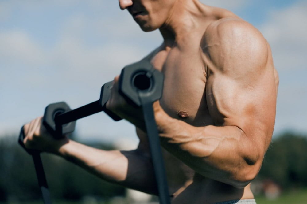 man using GymBars PRO